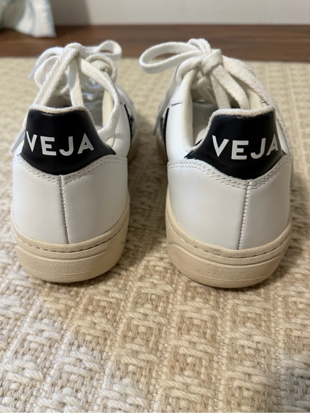 Veja Women's V-10 Leather Sneakers - Picture 14 of 16